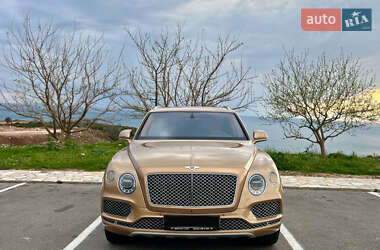 Внедорожник / Кроссовер Bentley Bentayga 2017 в 