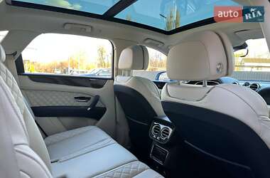 Внедорожник / Кроссовер Bentley Bentayga 2016 в 