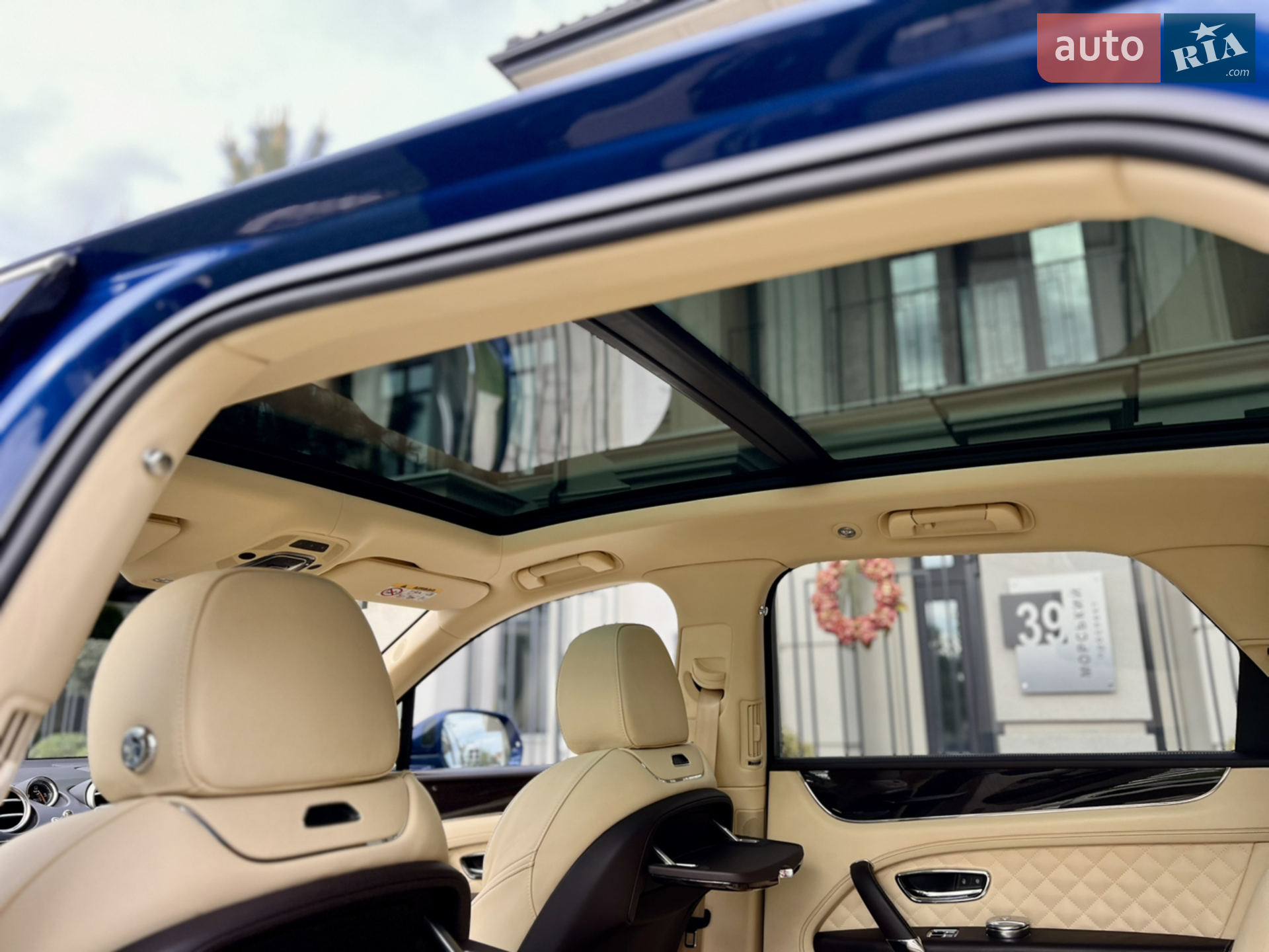 2017 Bentley Bentayga - мініатюра 38