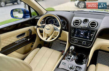Внедорожник / Кроссовер Bentley Bentayga 2017 в 