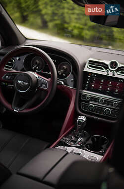 Внедорожник / Кроссовер Bentley Bentayga 2022 в 