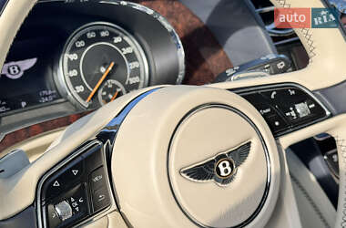 Позашляховик / Кросовер Bentley Bentayga 2019 в 
