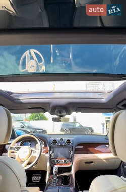 Позашляховик / Кросовер Bentley Bentayga 2019 в 