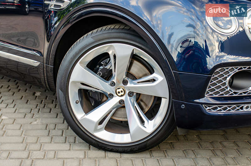 Внедорожник / Кроссовер Bentley Bentayga 2019 в Киеве