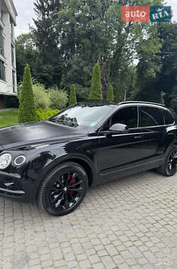 Внедорожник / Кроссовер Bentley Bentayga 2016 в 