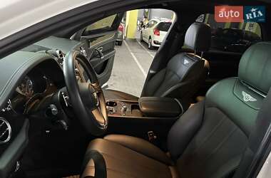 Внедорожник / Кроссовер Bentley Bentayga 2019 в 