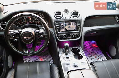 Внедорожник / Кроссовер Bentley Bentayga 2016 в 