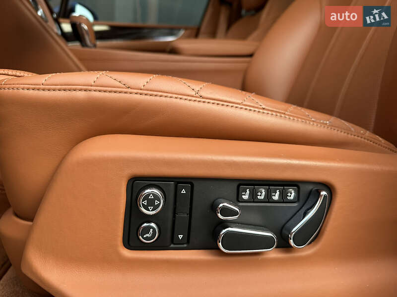 Позашляховик / Кросовер Bentley Bentayga 2016 в Києві