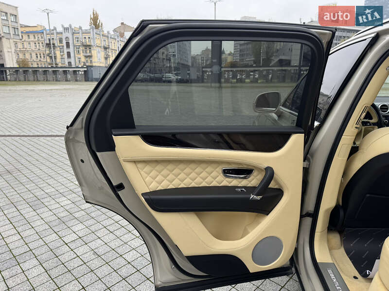 Внедорожник / Кроссовер Bentley Bentayga 2018 в Киеве фото 21 Внедорожник / Кроссовер Bentley Bentayga 2018 в Киеве