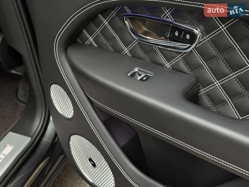 Внедорожник / Кроссовер Bentley Bentayga 2020 в Киеве