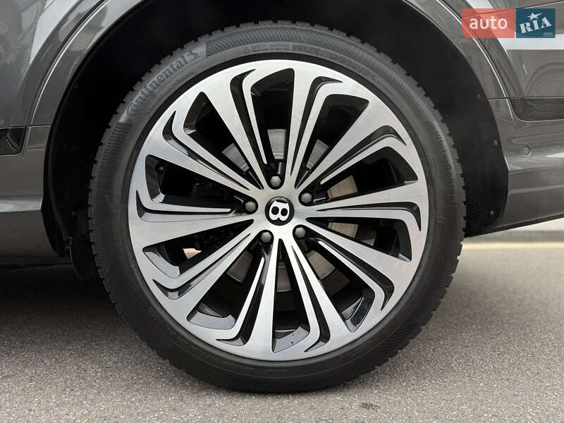 Внедорожник / Кроссовер Bentley Bentayga 2020 в Киеве