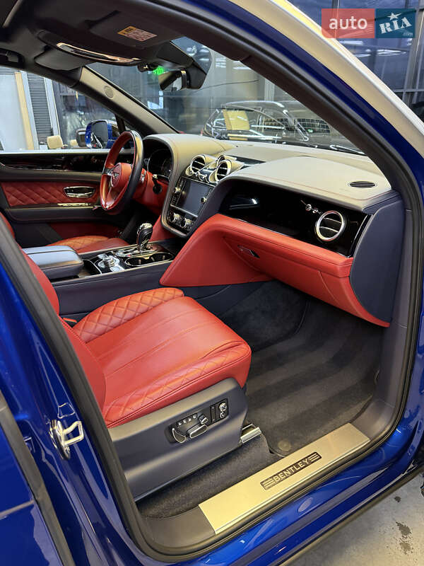Внедорожник / Кроссовер Bentley Bentayga 2017 в Черновцах
