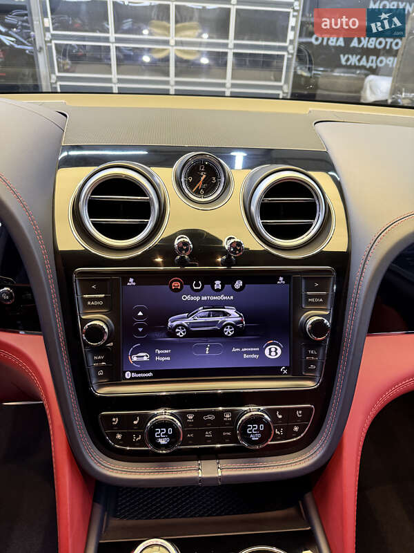 Внедорожник / Кроссовер Bentley Bentayga 2017 в Черновцах