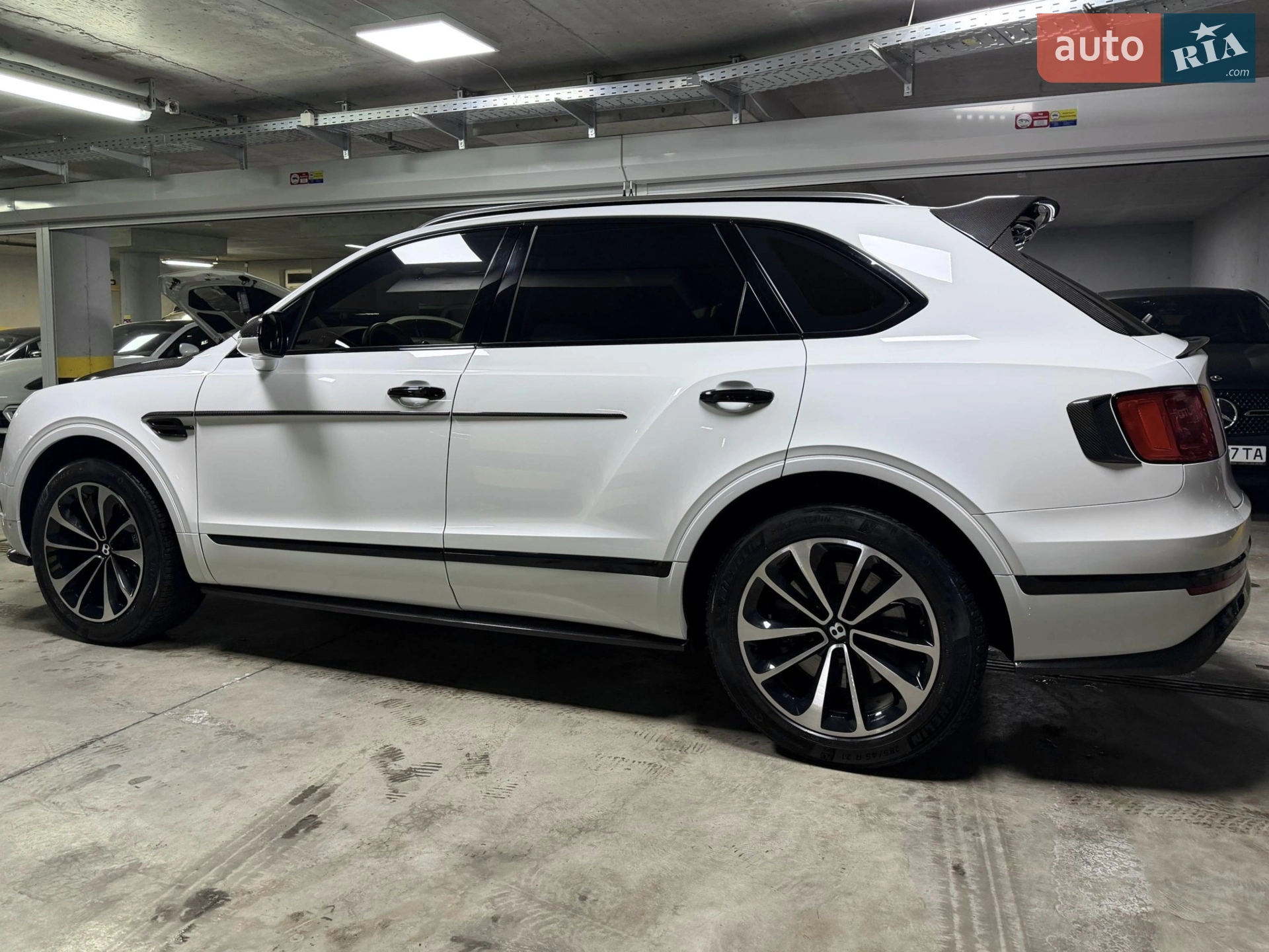 2018 Bentley Bentayga - мініатюра 17