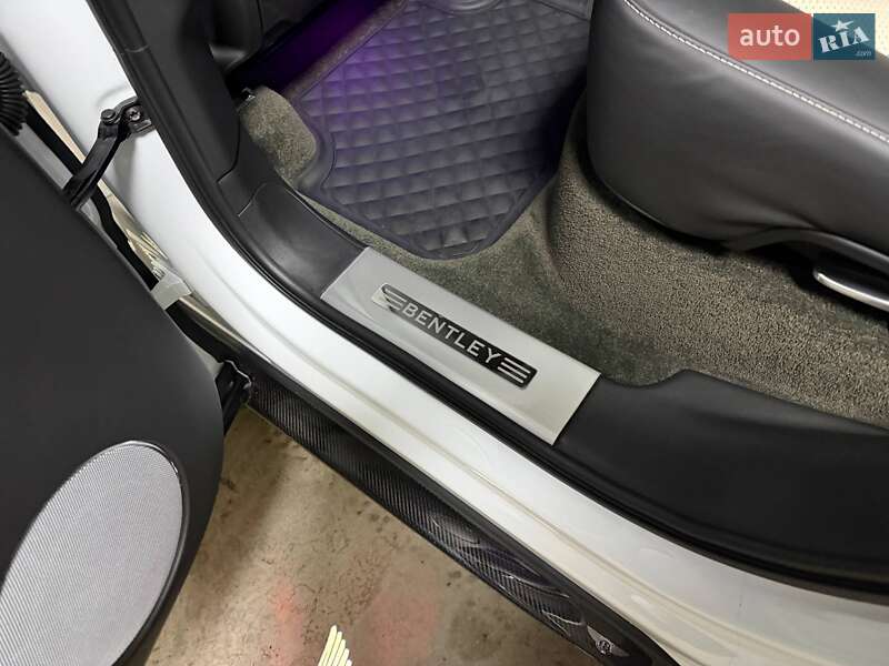 Внедорожник / Кроссовер Bentley Bentayga 2018 в Киеве