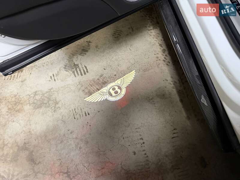 Внедорожник / Кроссовер Bentley Bentayga 2018 в Киеве