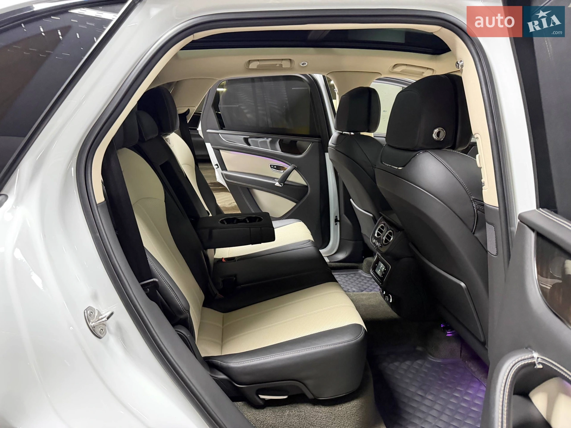 2018 Bentley Bentayga - мініатюра 91