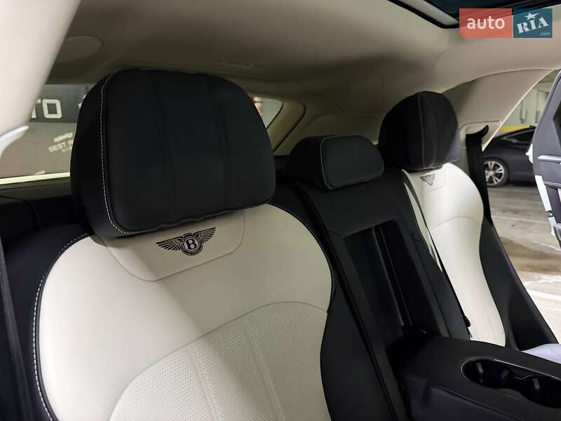 Внедорожник / Кроссовер Bentley Bentayga 2018 в Киеве