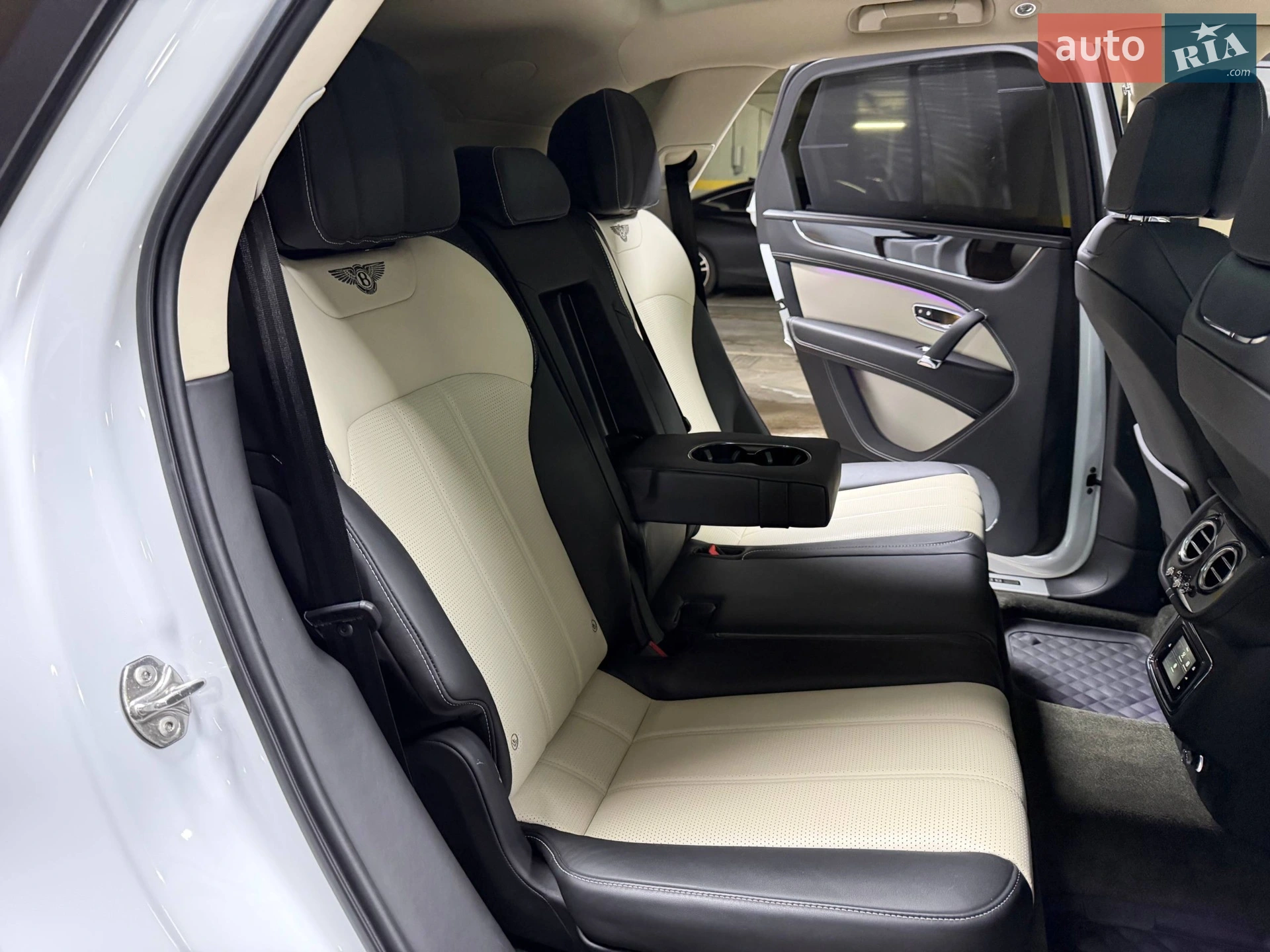 2018 Bentley Bentayga - мініатюра 92