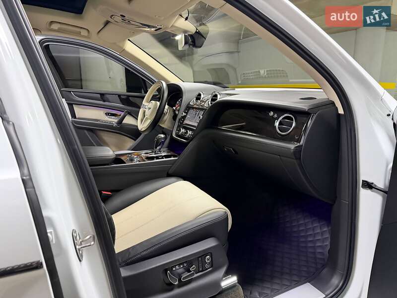 Внедорожник / Кроссовер Bentley Bentayga 2018 в Киеве