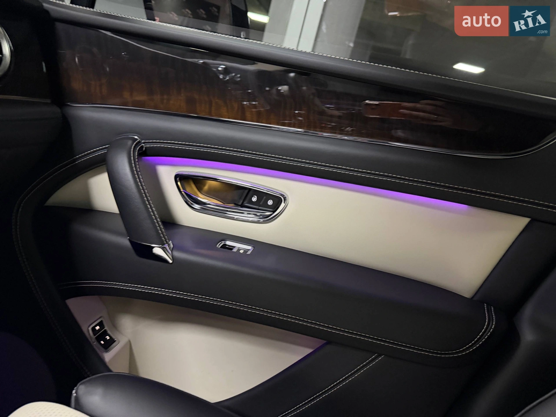 2018 Bentley Bentayga - мініатюра 131