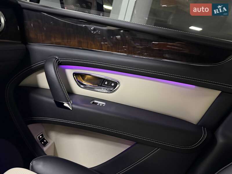 Внедорожник / Кроссовер Bentley Bentayga 2018 в Киеве