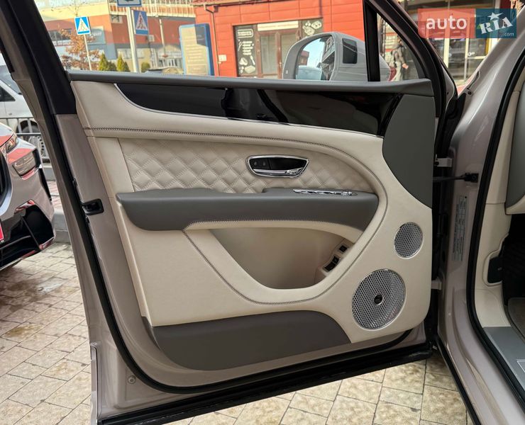 Внедорожник / Кроссовер Bentley Bentayga 2023 в Львове