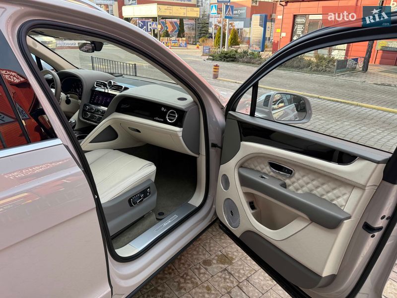 Внедорожник / Кроссовер Bentley Bentayga 2023 в Львове