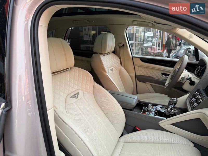 Внедорожник / Кроссовер Bentley Bentayga 2023 в Львове