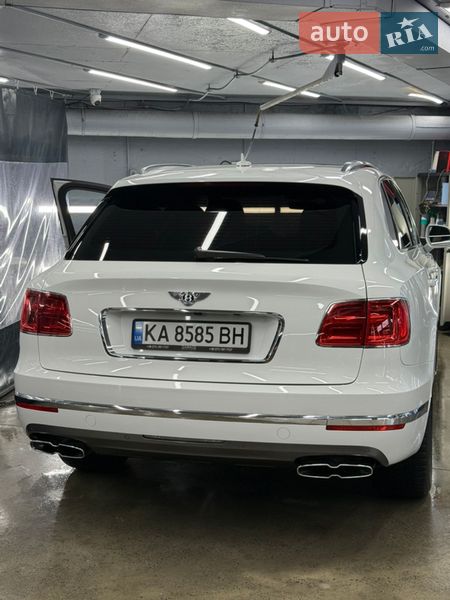 Внедорожник / Кроссовер Bentley Bentayga 2017 в Киеве