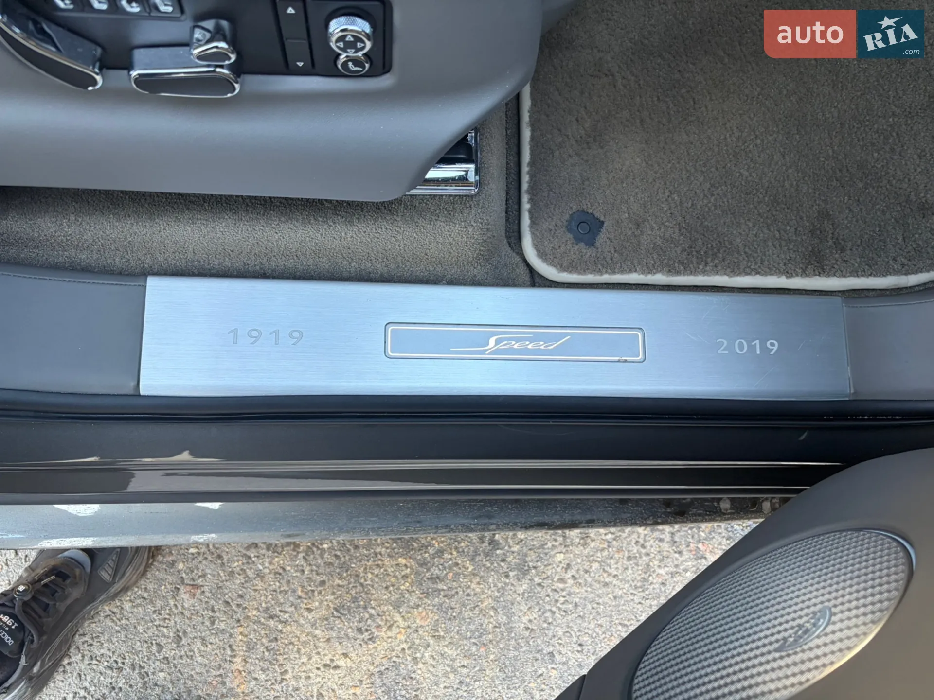 2019 Bentley Bentayga - мініатюра 21