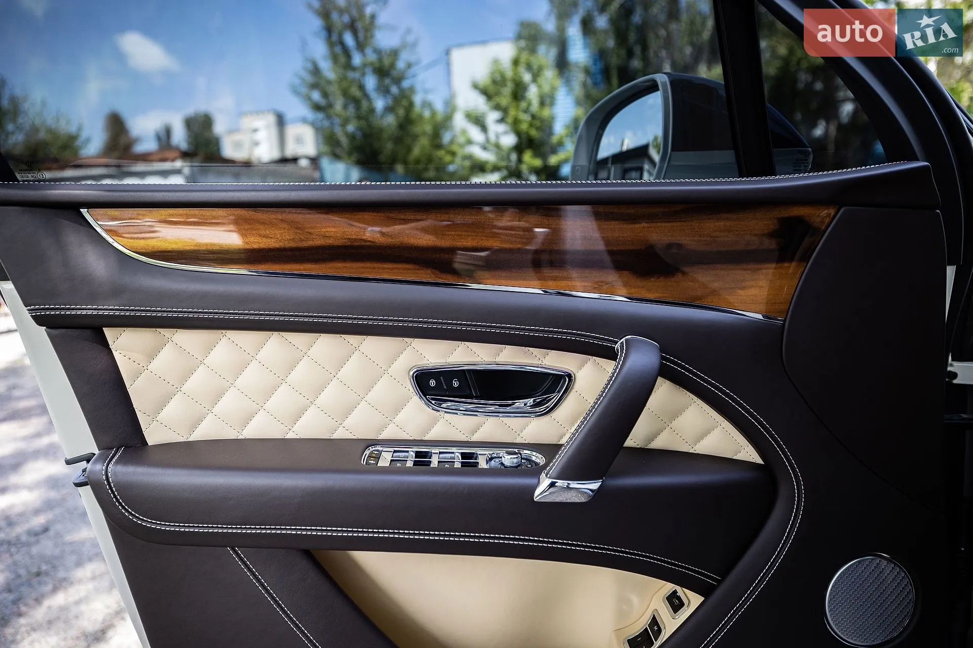 2017 Bentley Bentayga - мініатюра 63