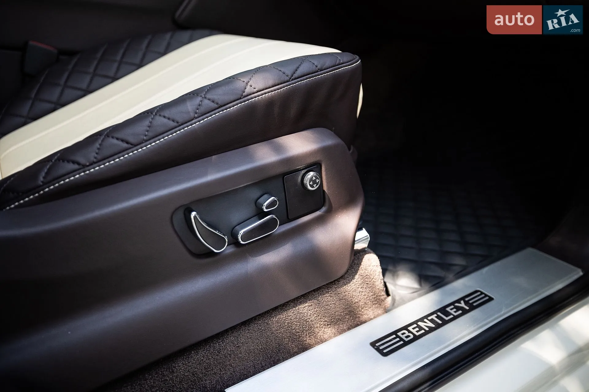 2017 Bentley Bentayga - мініатюра 82