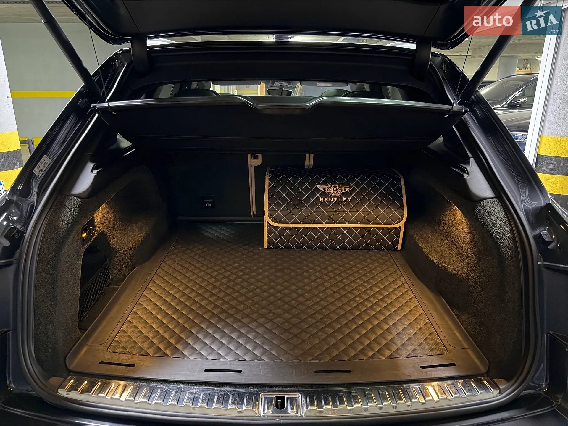 2016 Bentley Bentayga - мініатюра 38