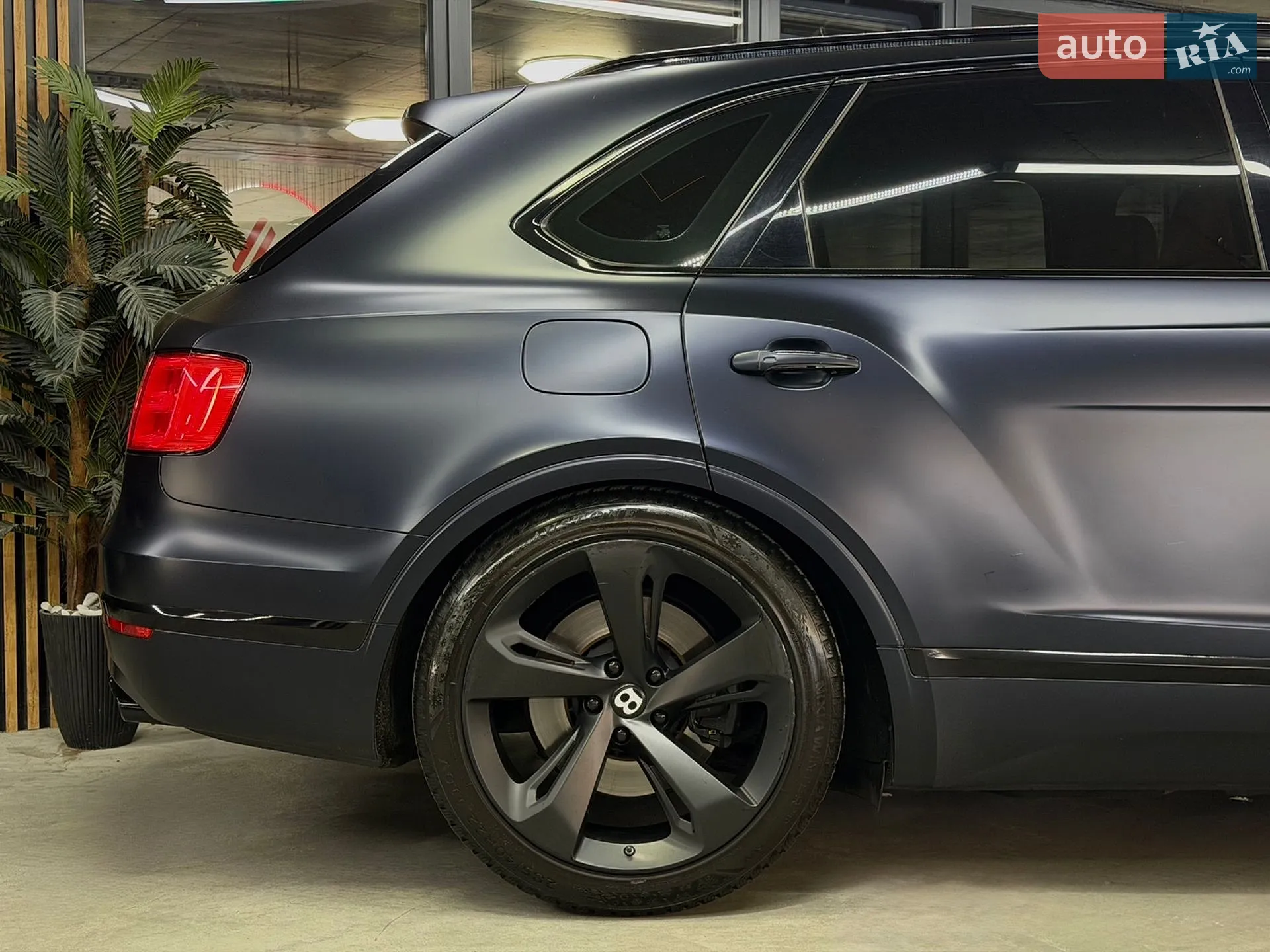 2018 Bentley Bentayga - мініатюра 14