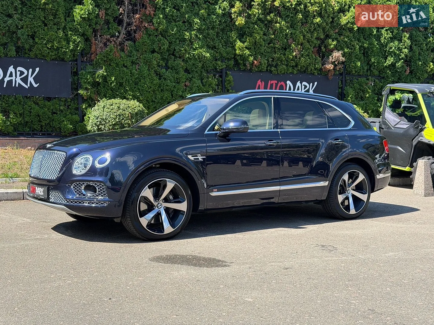 2016 Bentley Bentayga - мініатюра 2