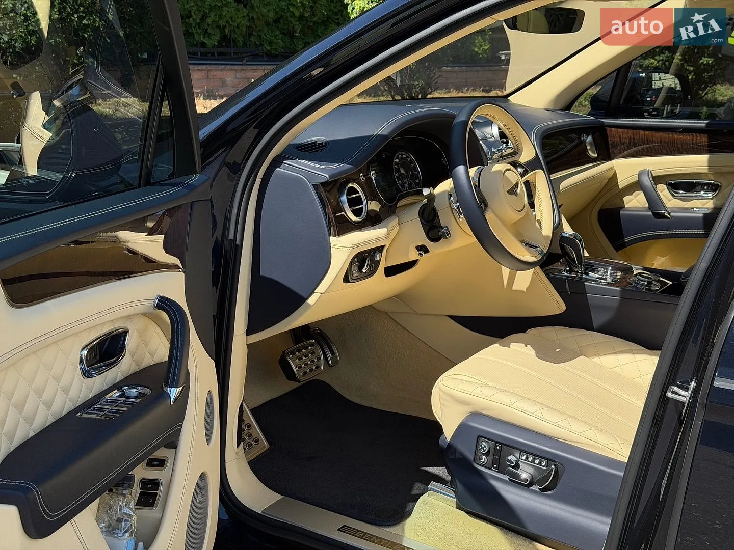 2016 Bentley Bentayga - мініатюра 16