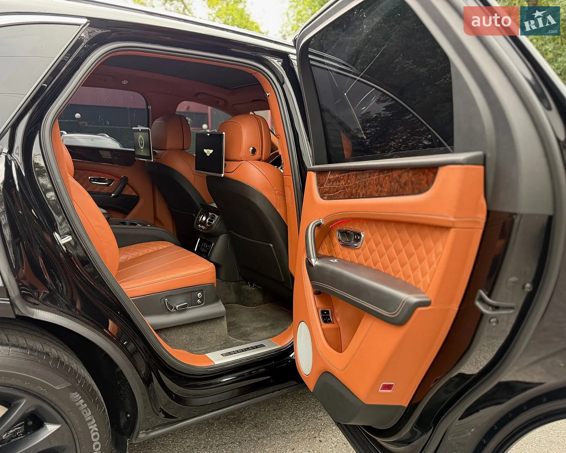 2018 Bentley Bentayga - мініатюра 19