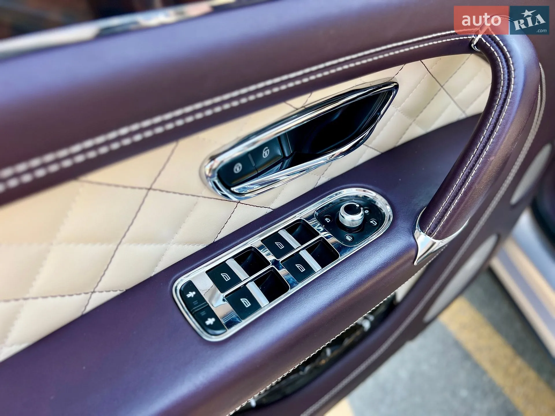 2020 Bentley Bentayga - мініатюра 23