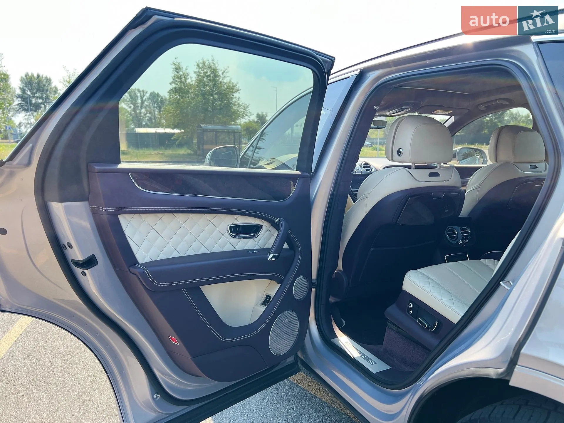 2020 Bentley Bentayga - мініатюра 27