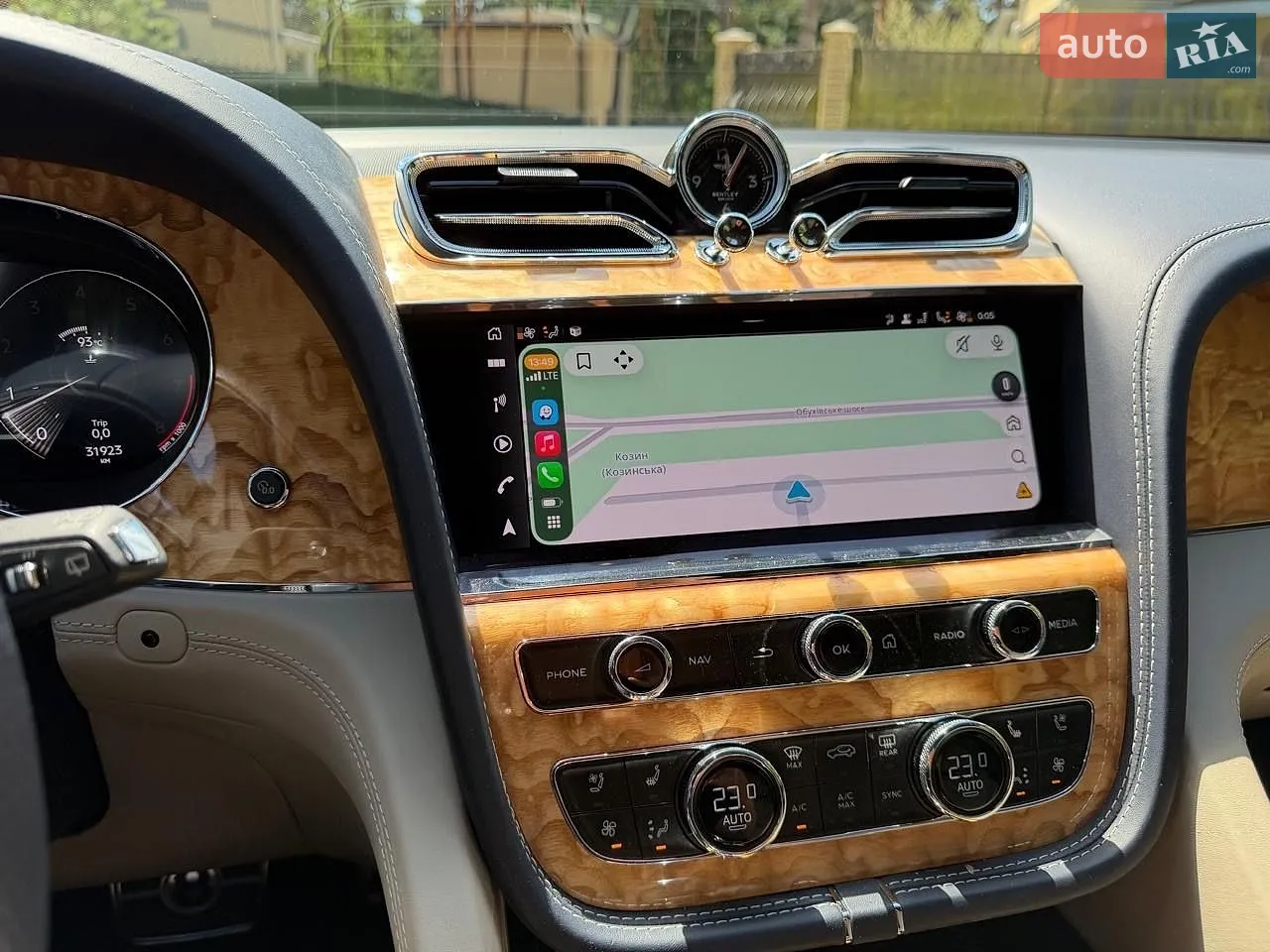 2022 Bentley Bentayga - мініатюра 12