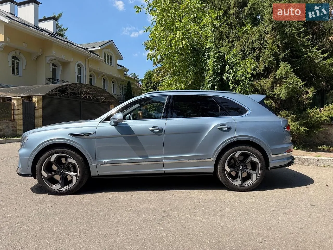 2022 Bentley Bentayga - мініатюра 16
