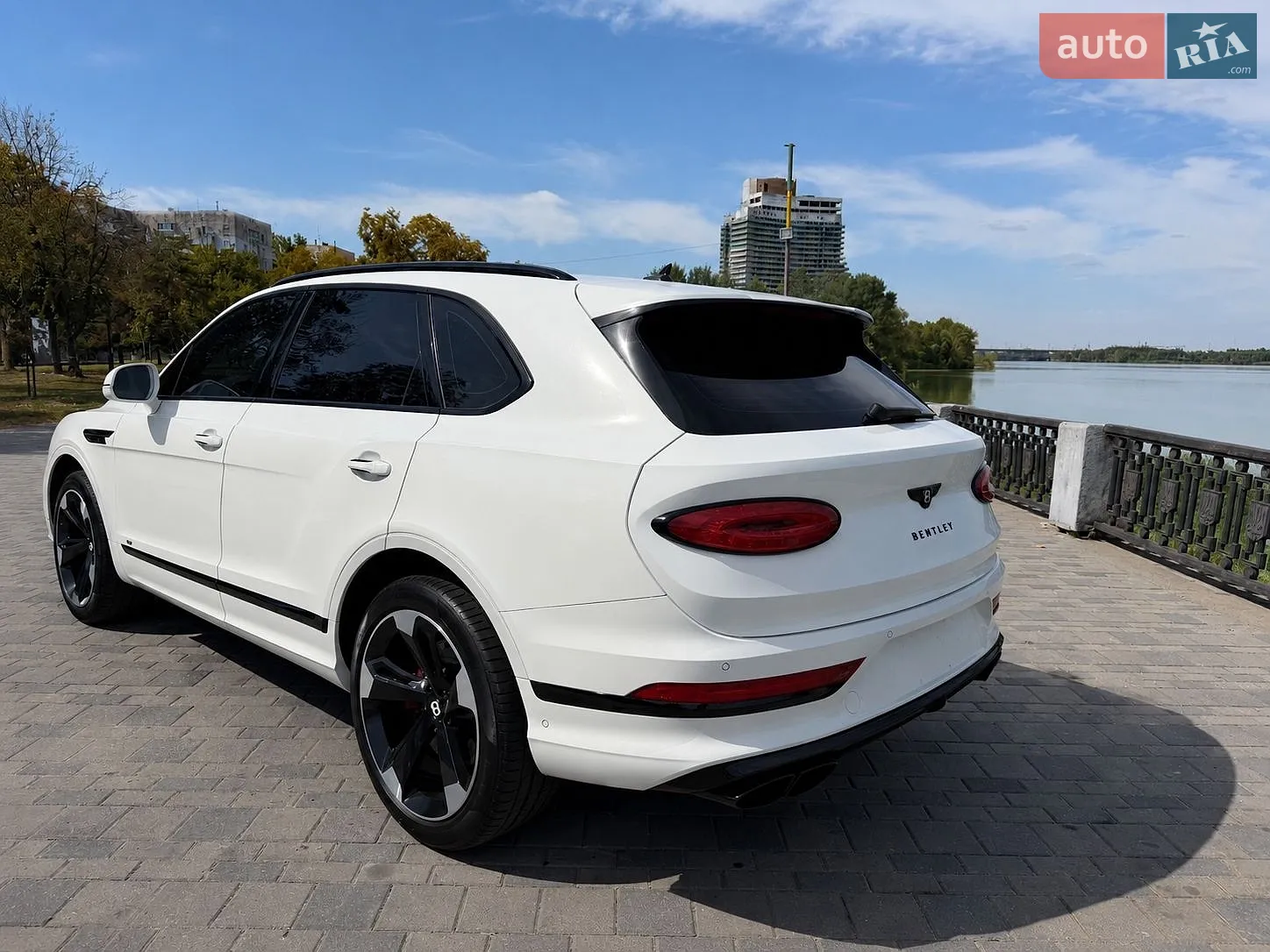 2020 Bentley Bentayga - мініатюра 3