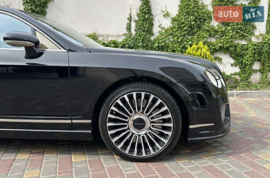 Седан Bentley Continental Flying Spur 2005 в 