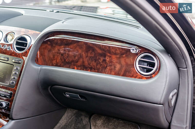 Седан Bentley Flying Spur 2007 в Киеве
