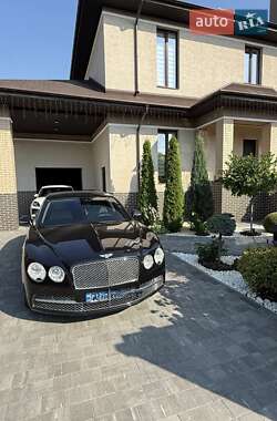 Седан Bentley Flying Spur 2013 в 