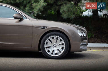Седан Bentley Flying Spur 2013 в 