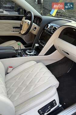 Седан Bentley Flying Spur 2013 в 