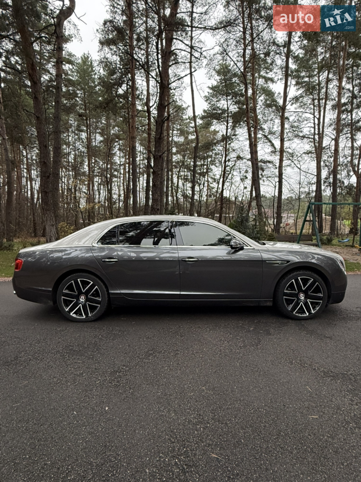 2018 Bentley Flying Spur - мініатюра 3