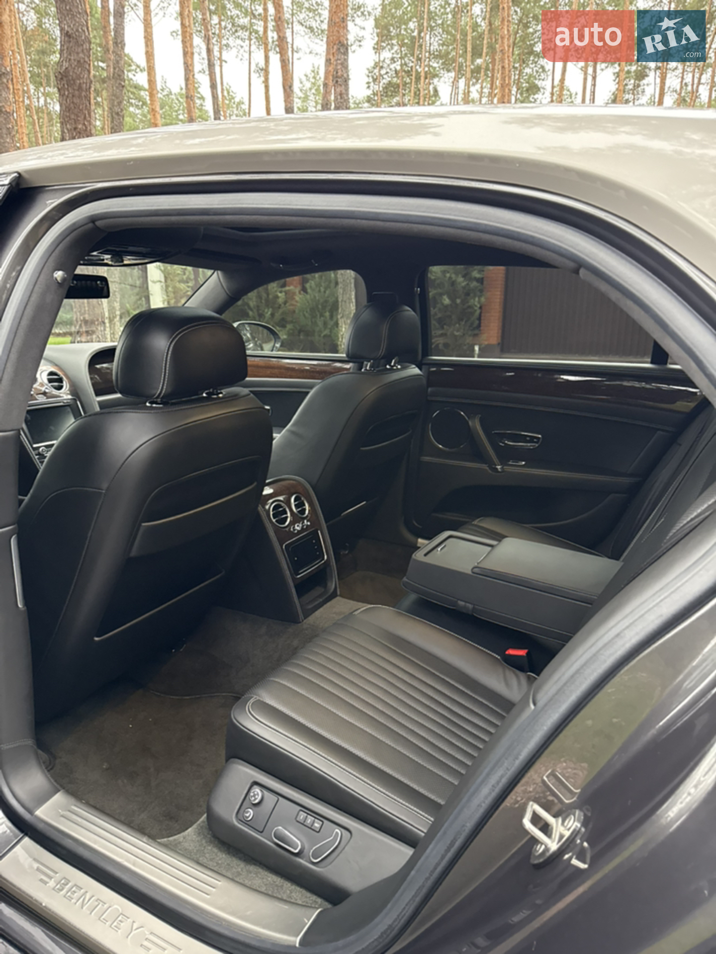 2018 Bentley Flying Spur - мініатюра 9